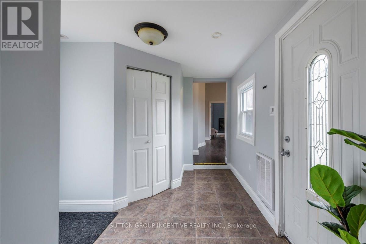 381-387 MAPLEVIEW DRIVE WEST Image 43