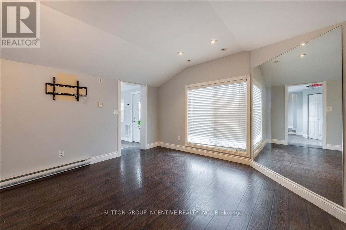 381-387 MAPLEVIEW DRIVE WEST Image 44