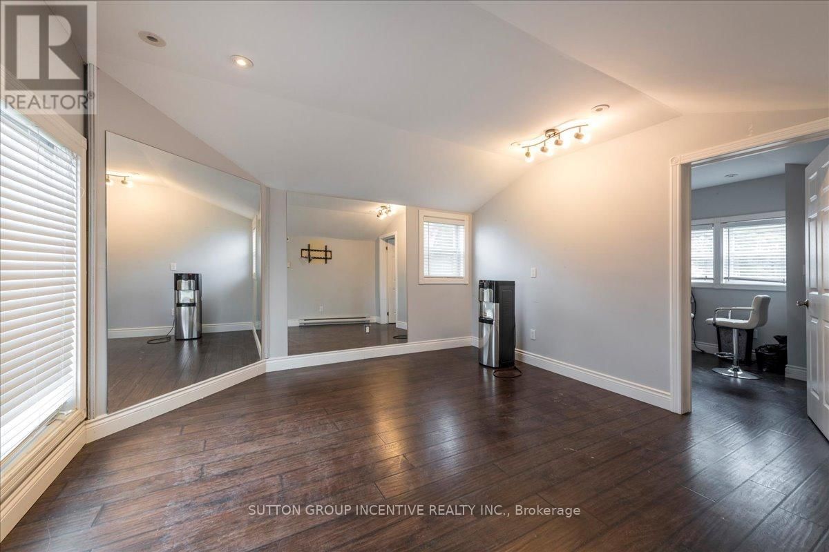 381-387 MAPLEVIEW DRIVE WEST Image 45