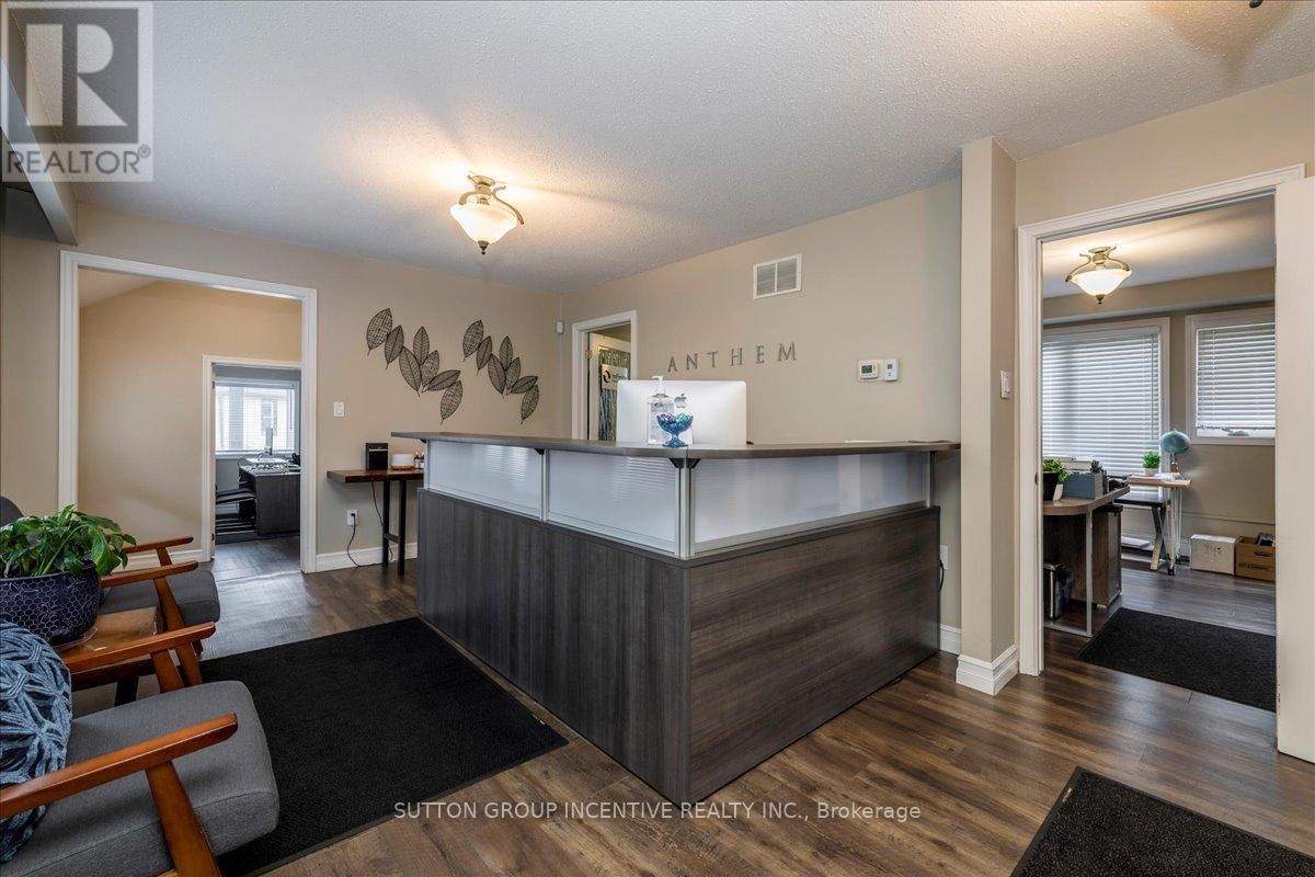 381-387 MAPLEVIEW DRIVE WEST Image 5