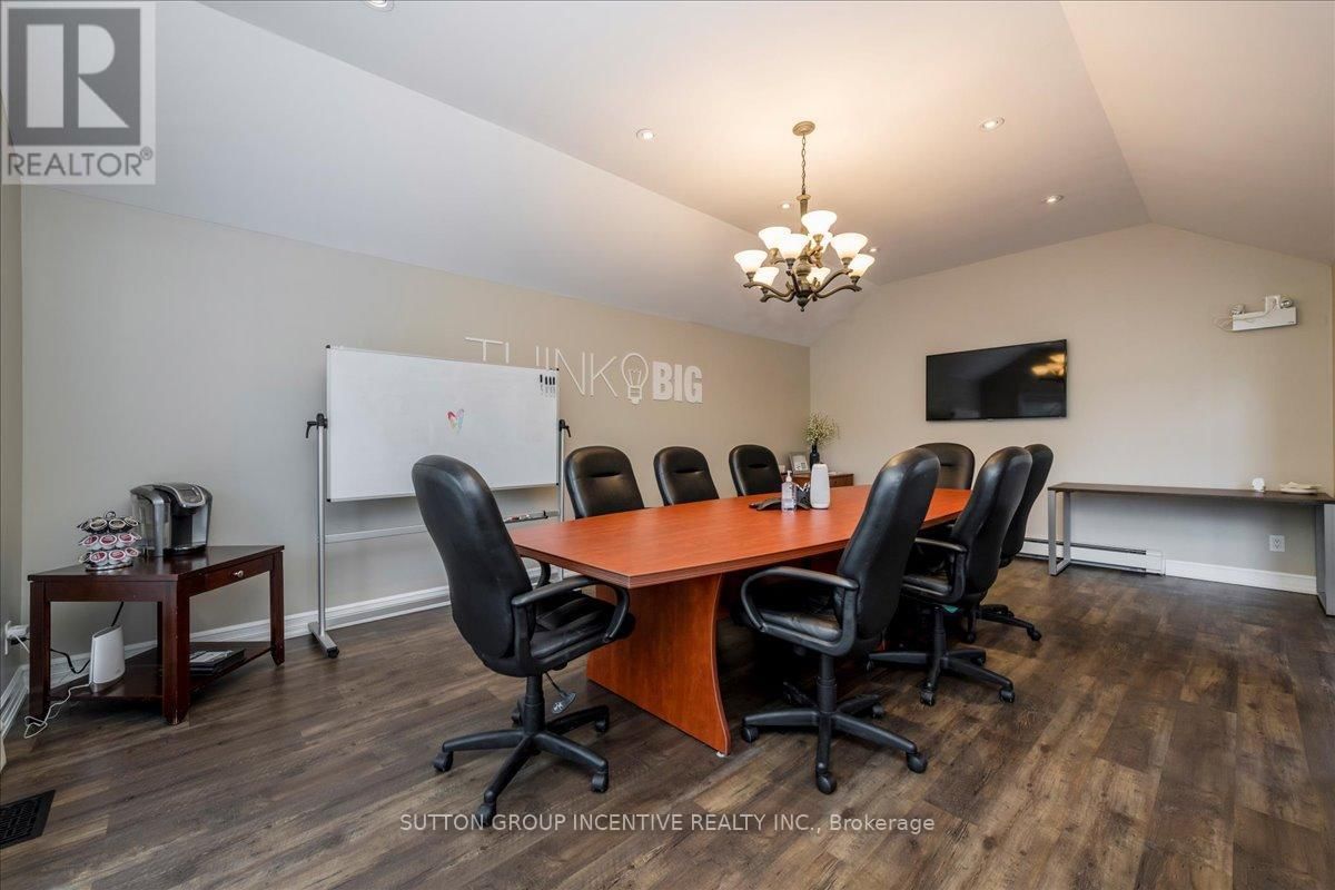 381-387 MAPLEVIEW DRIVE WEST Image 7