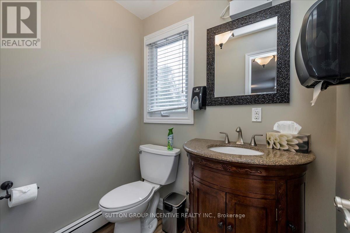 381-387 MAPLEVIEW DRIVE WEST Image 8