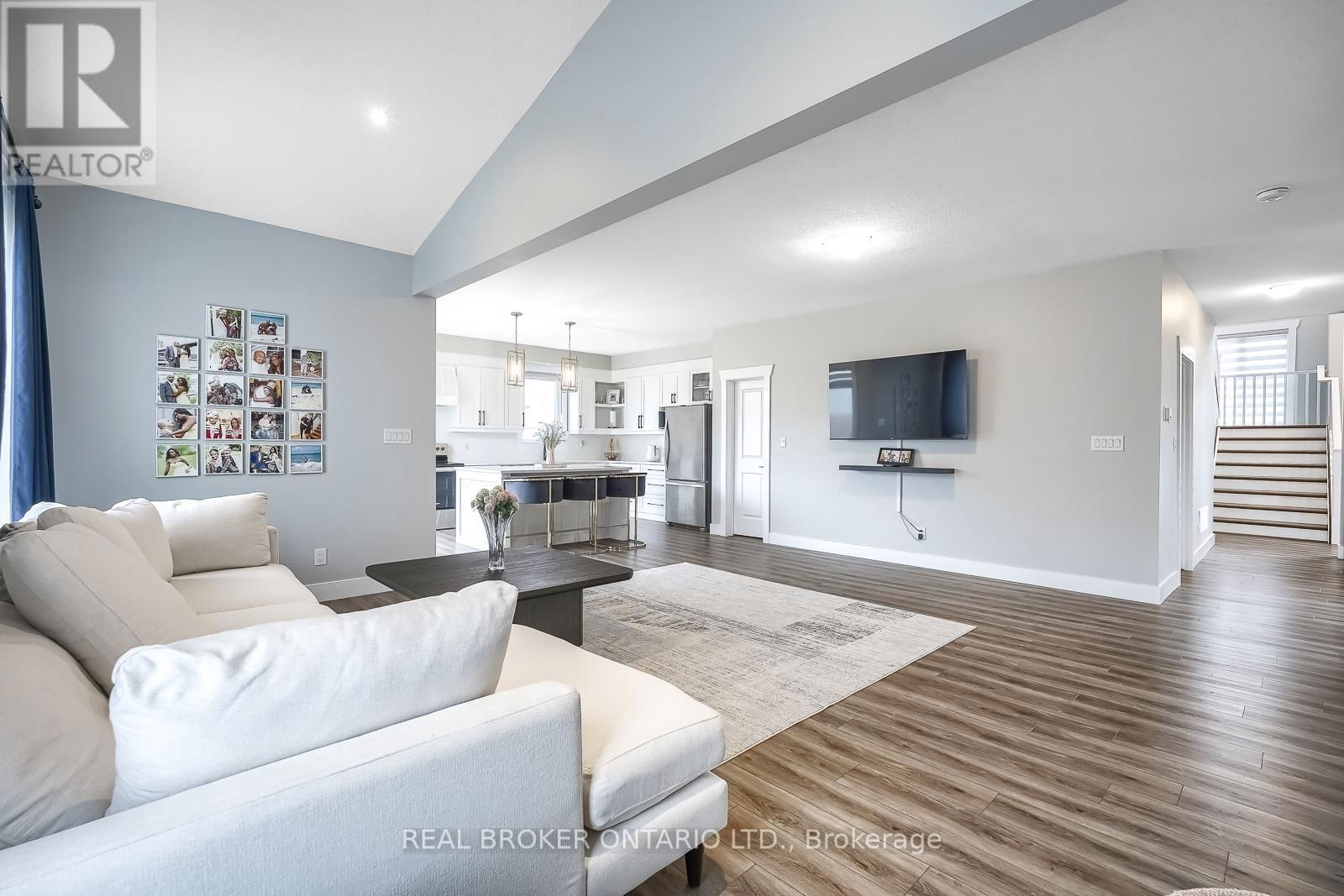 44 ALLENWOOD ROAD Image 19