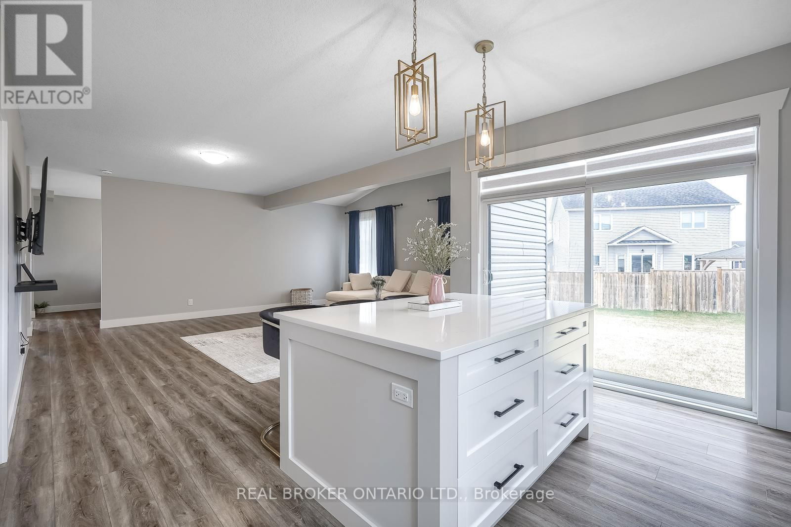 44 ALLENWOOD ROAD Image 23