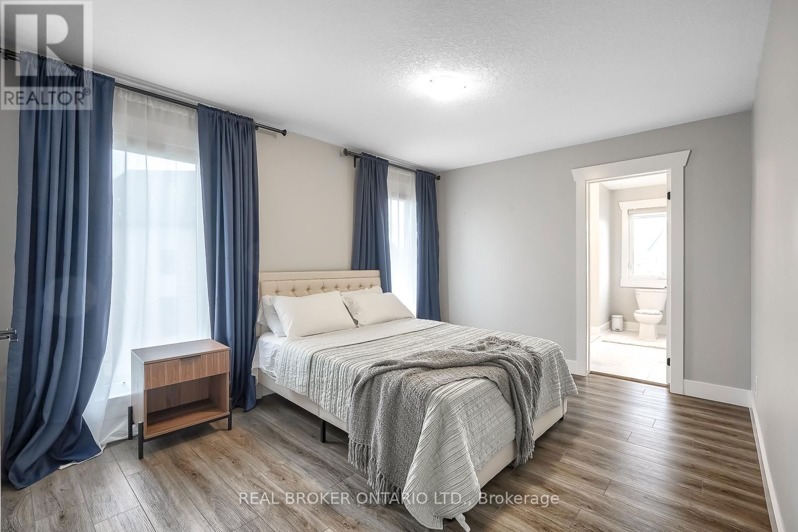 44 ALLENWOOD ROAD Image 36