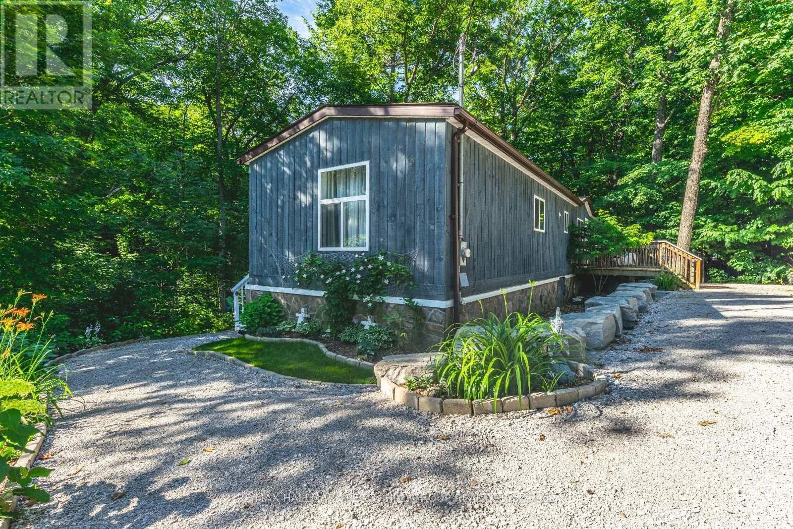 7498 ISLAND CRESCENT Image 1