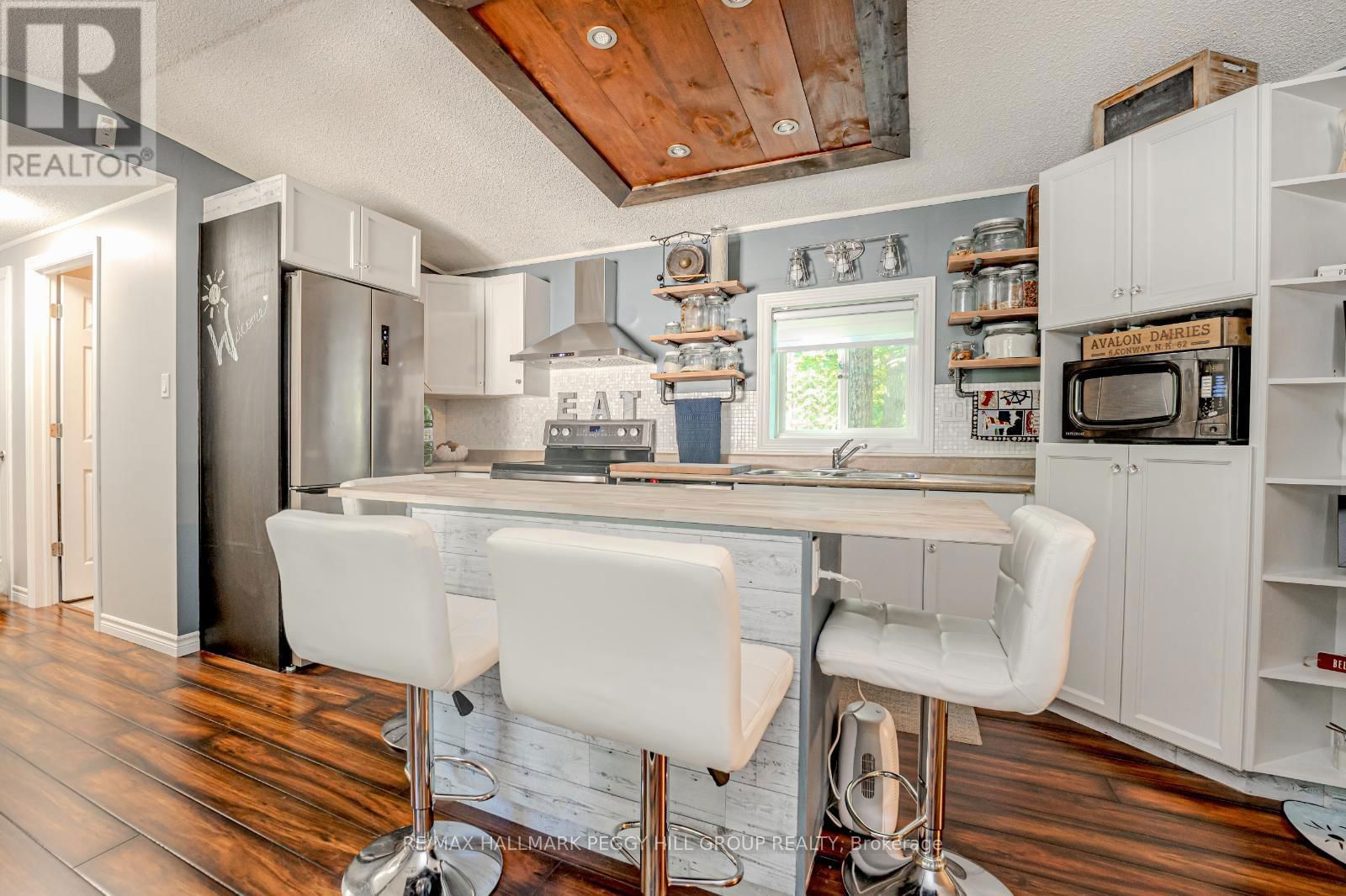 7498 ISLAND CRESCENT Image 4