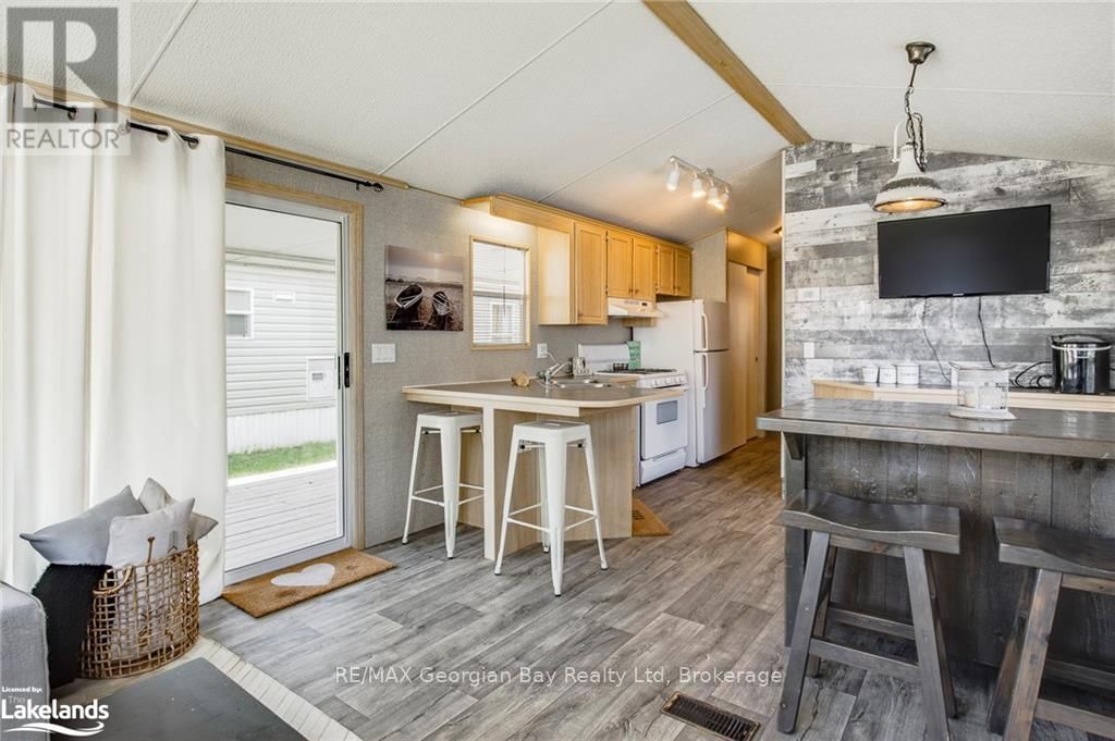 46 LAKESHORE ROAD Image 10