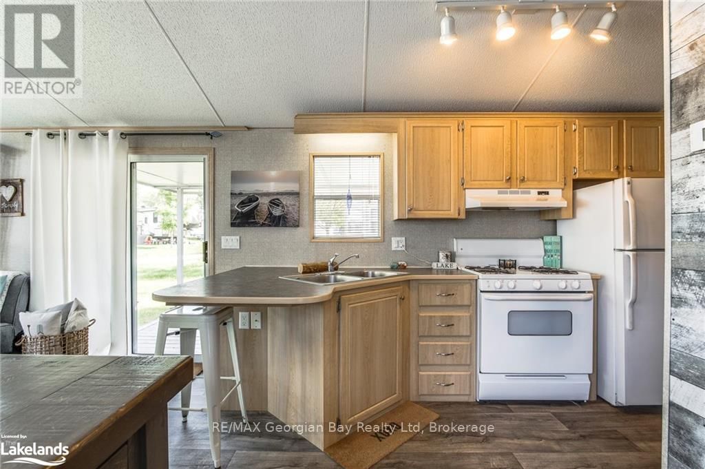 46 LAKESHORE ROAD Image 11