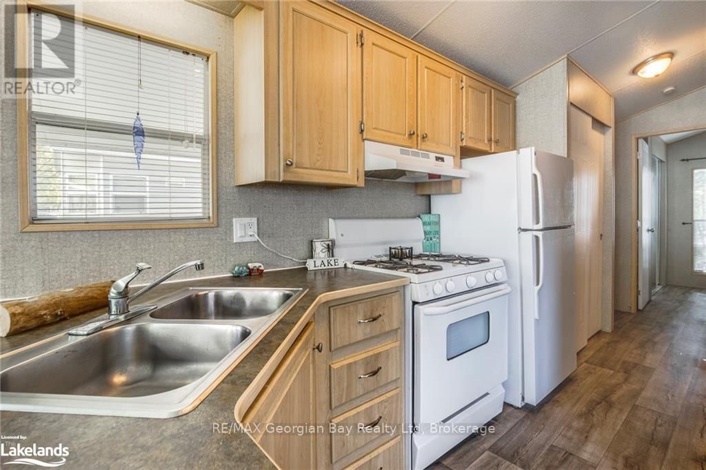 46 LAKESHORE ROAD Image 12