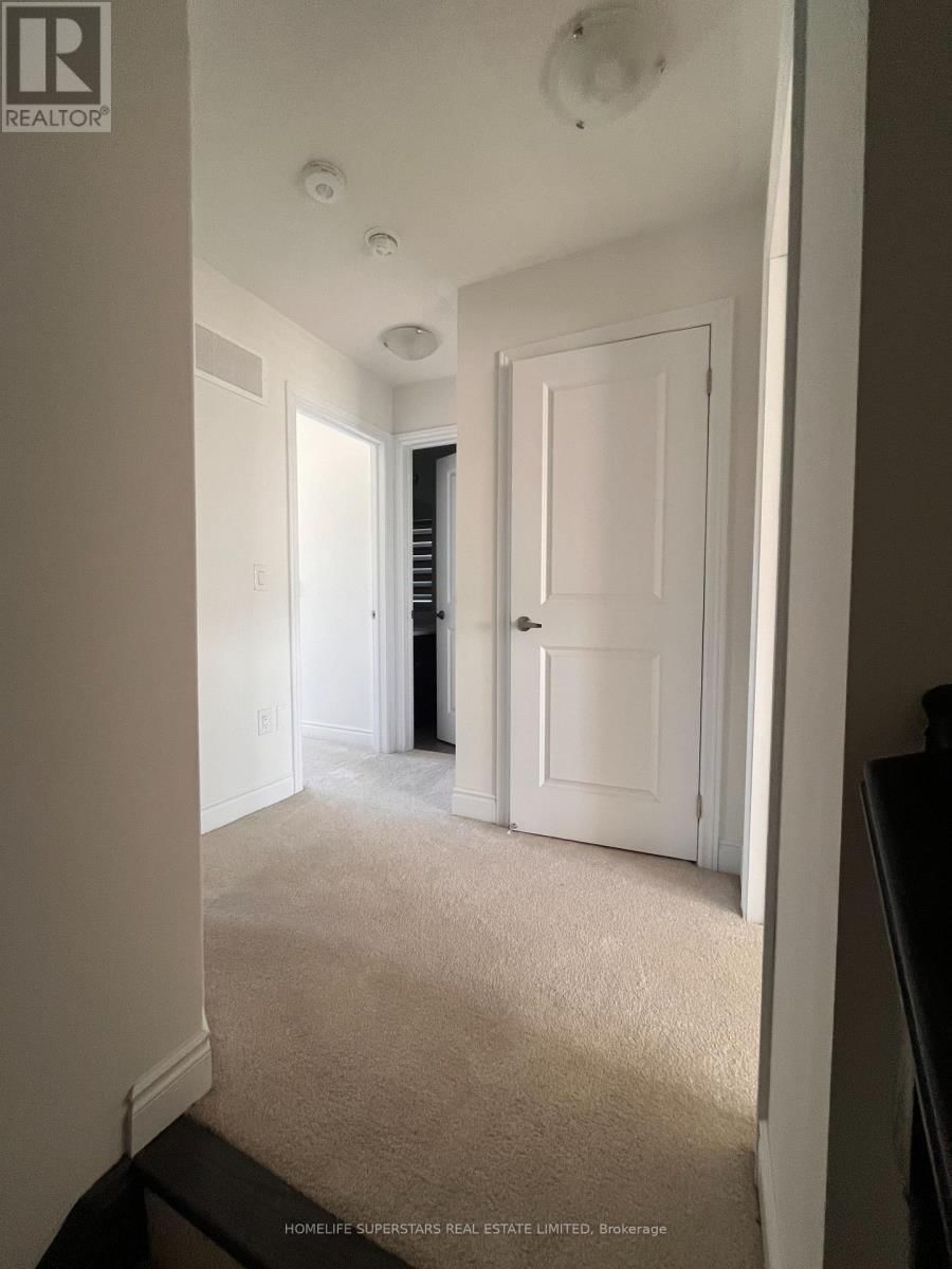 47 UNION BOULEVARD Image 10
