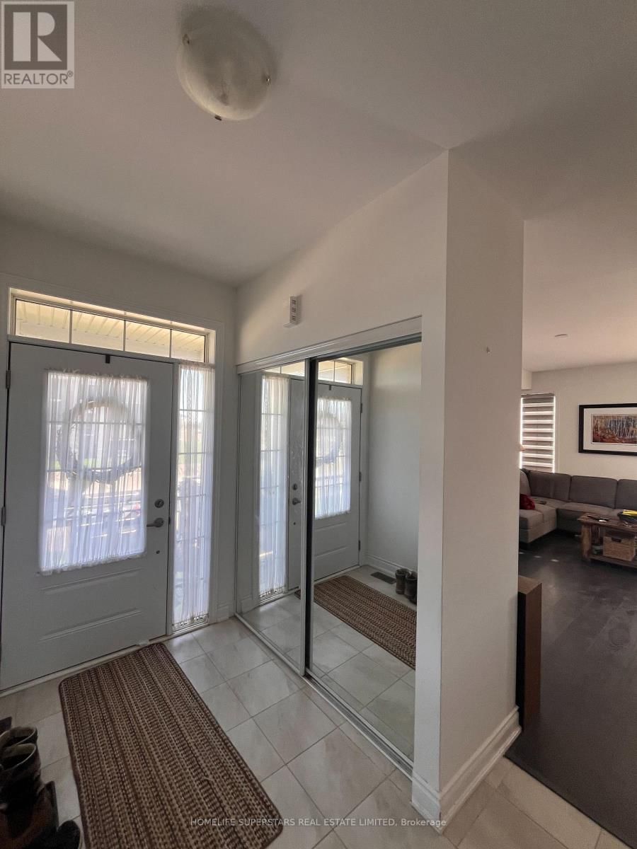 47 UNION BOULEVARD Image 16