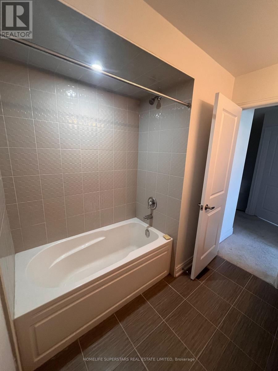 47 UNION BOULEVARD Image 9