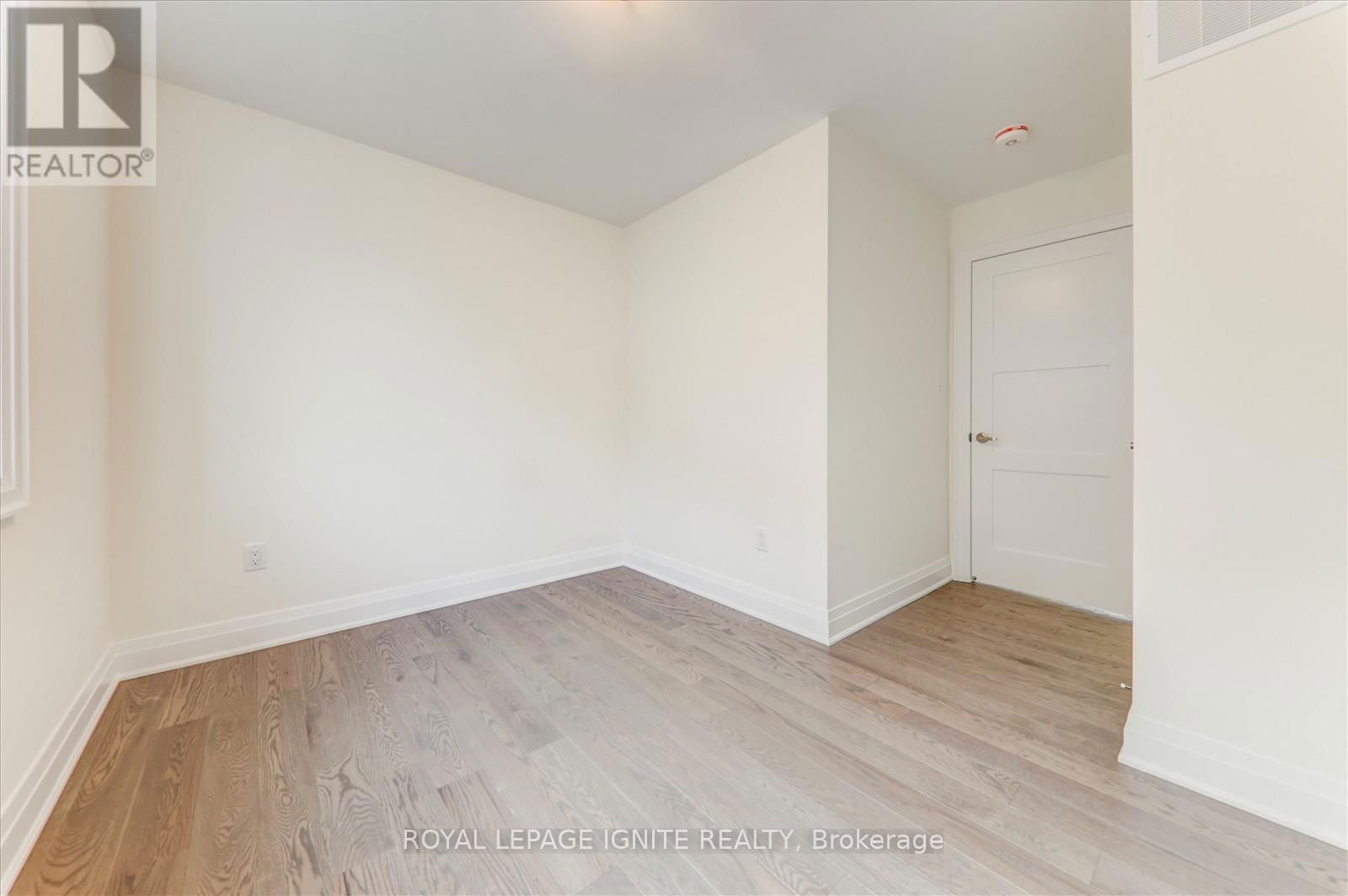 519 HUDSON CRESCENT Image 31