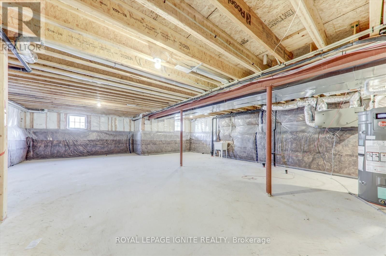 519 HUDSON CRESCENT Image 32