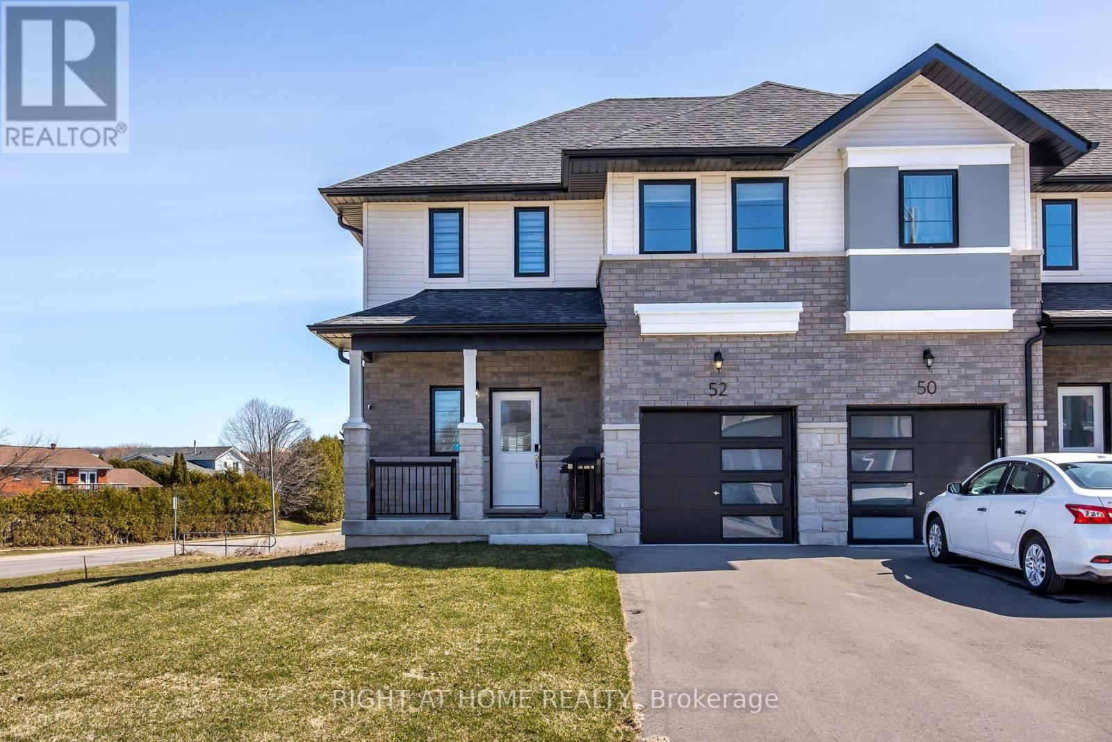 52 LAHEY CRESCENT Image 1