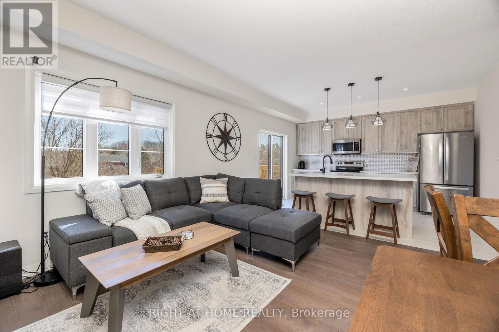 52 LAHEY CRESCENT Image 12