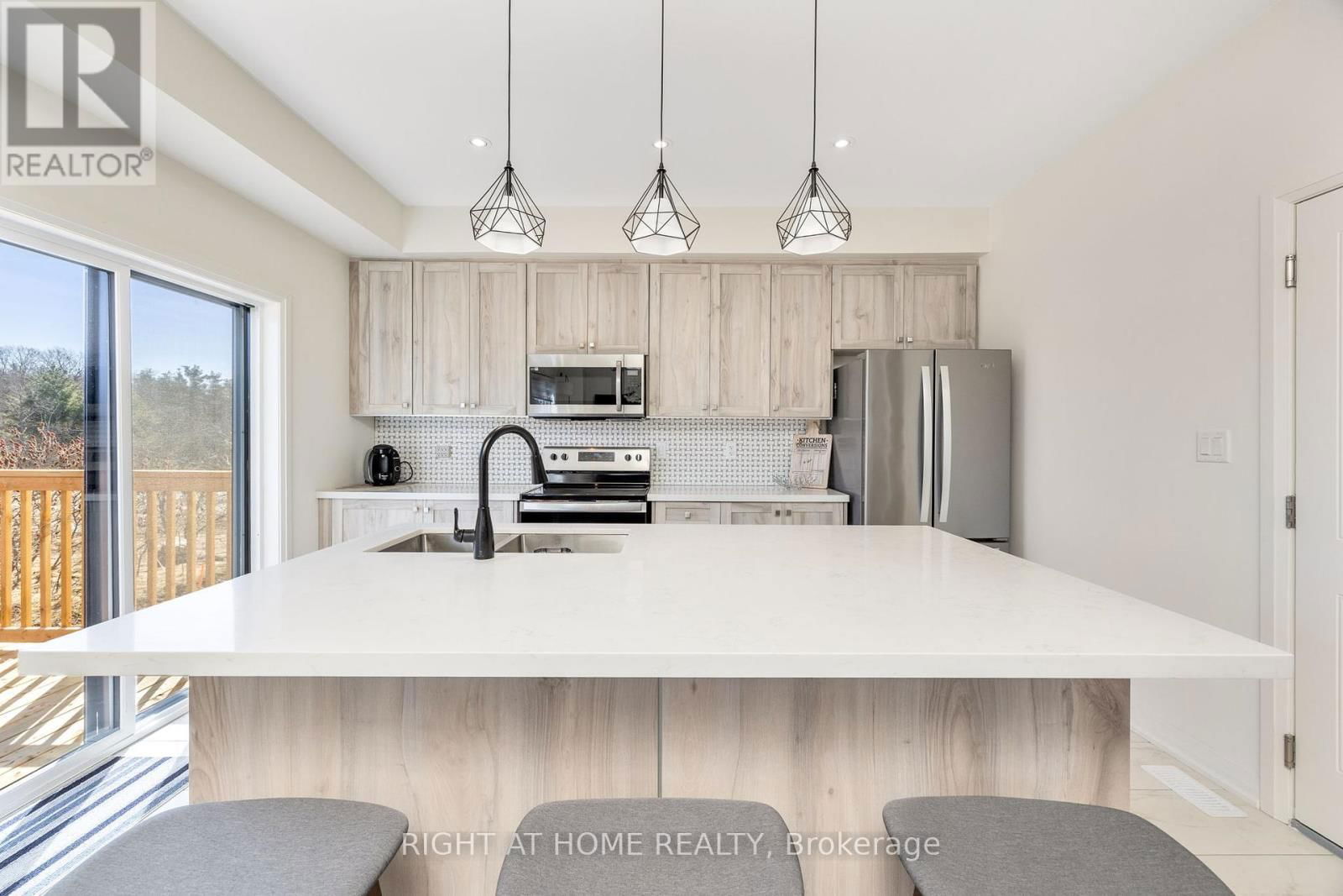 52 LAHEY CRESCENT Image 16