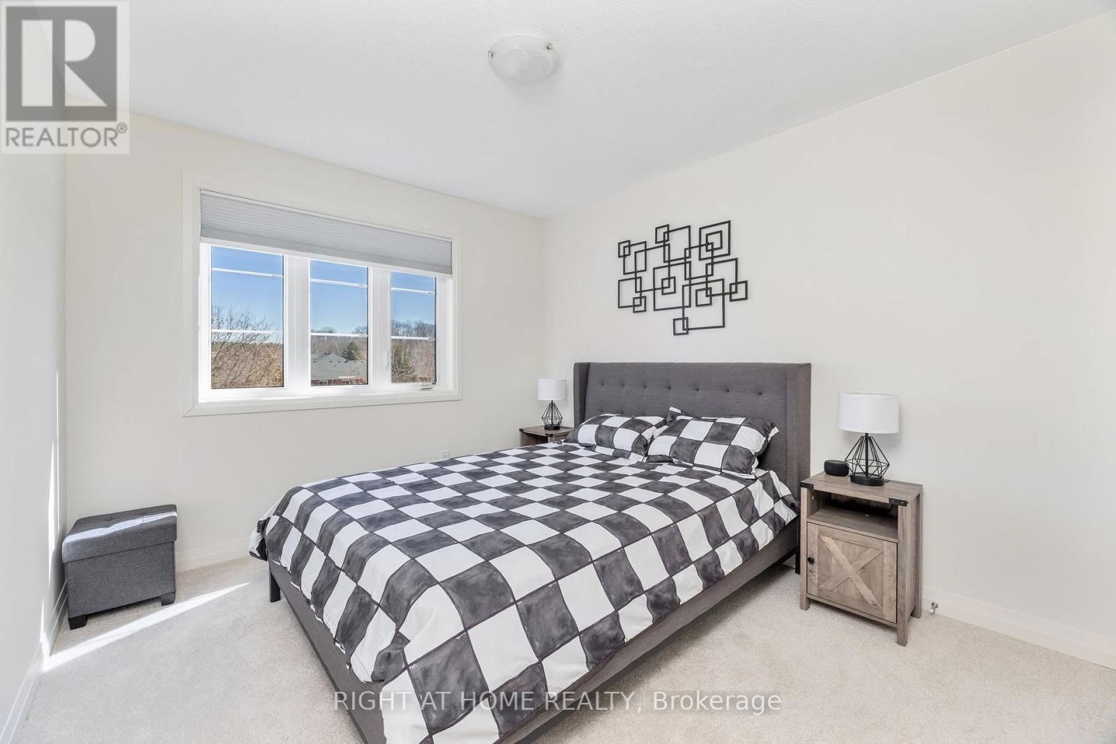 52 LAHEY CRESCENT Image 28