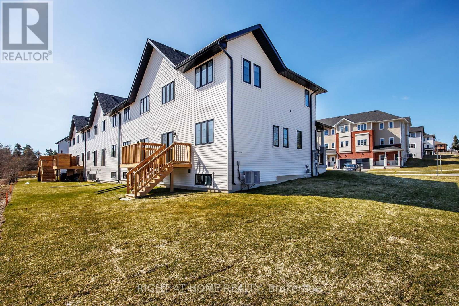 52 LAHEY CRESCENT Image 3