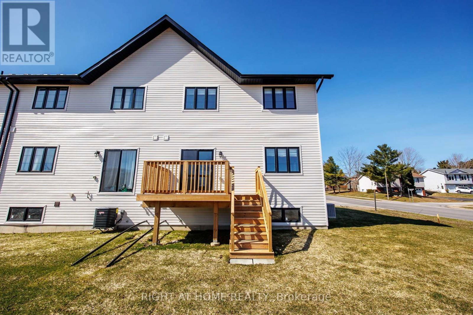52 LAHEY CRESCENT Image 4