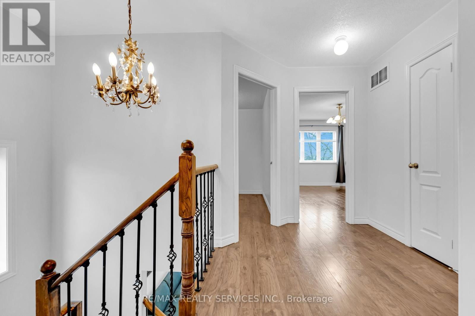 36 FORSYTH CRESCENT Image 18