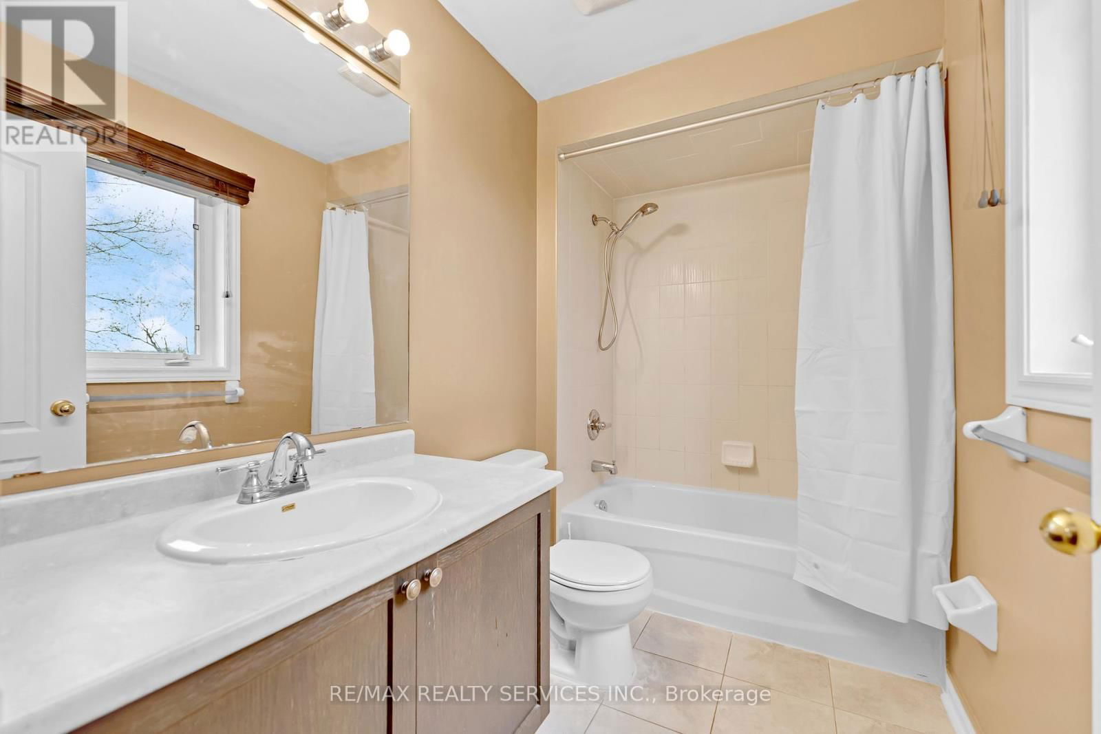 36 FORSYTH CRESCENT Image 21