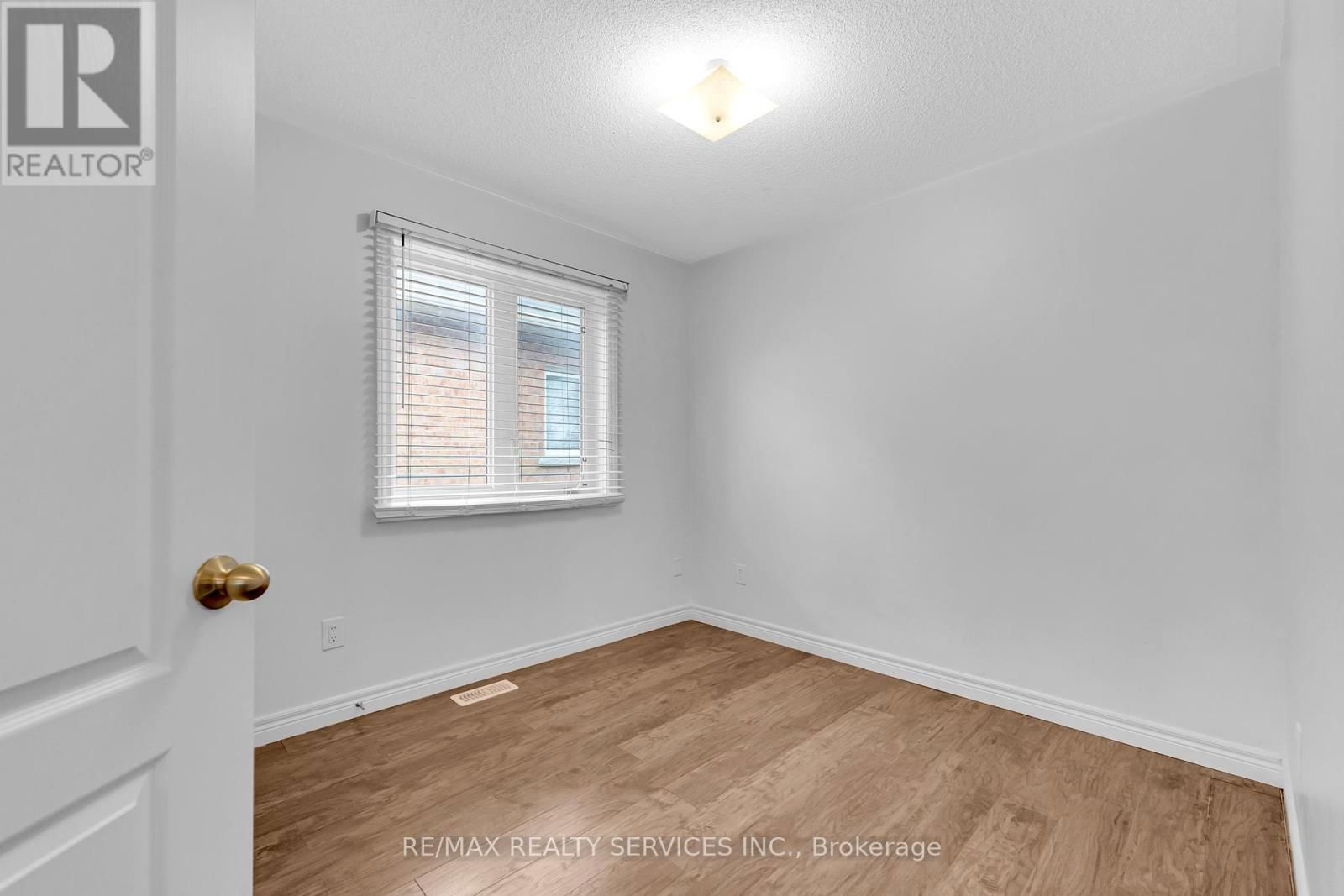36 FORSYTH CRESCENT Image 24