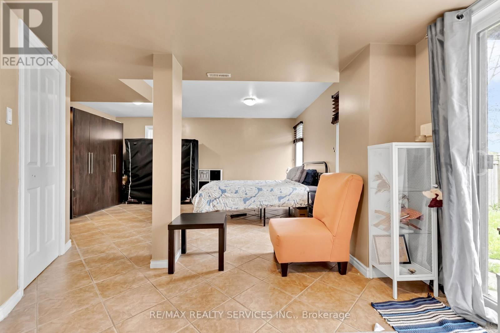 36 FORSYTH CRESCENT Image 30