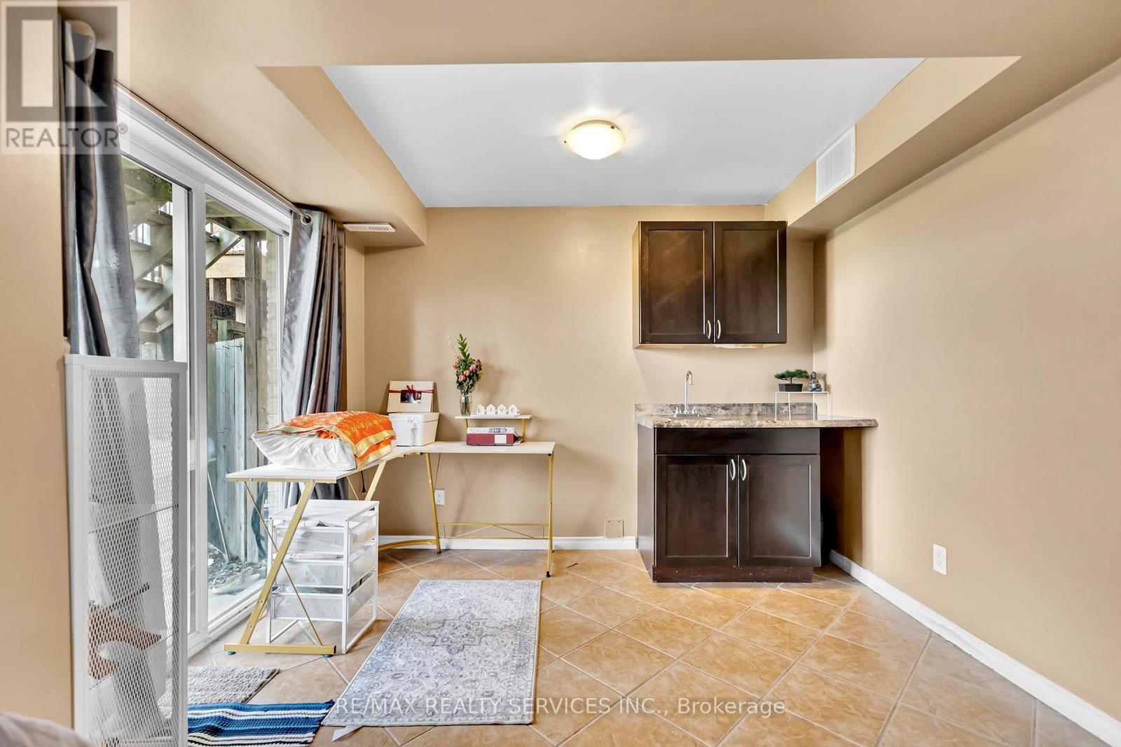 36 FORSYTH CRESCENT Image 31