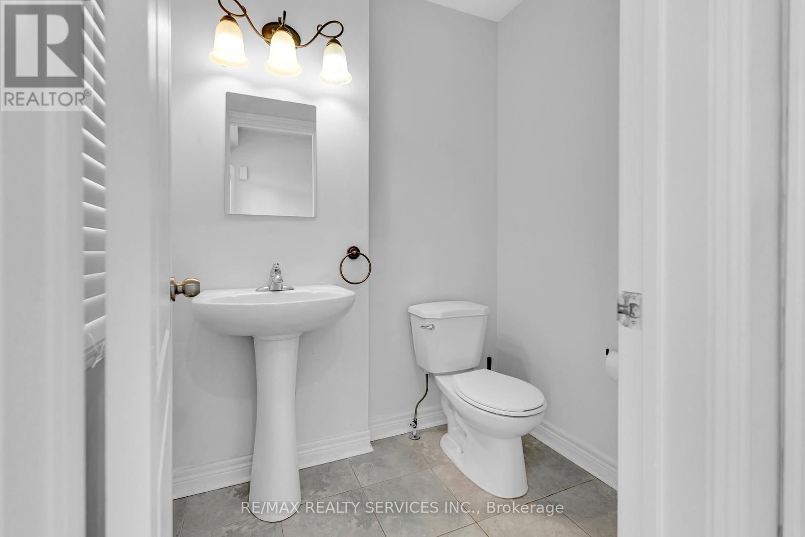 36 FORSYTH CRESCENT Image 7