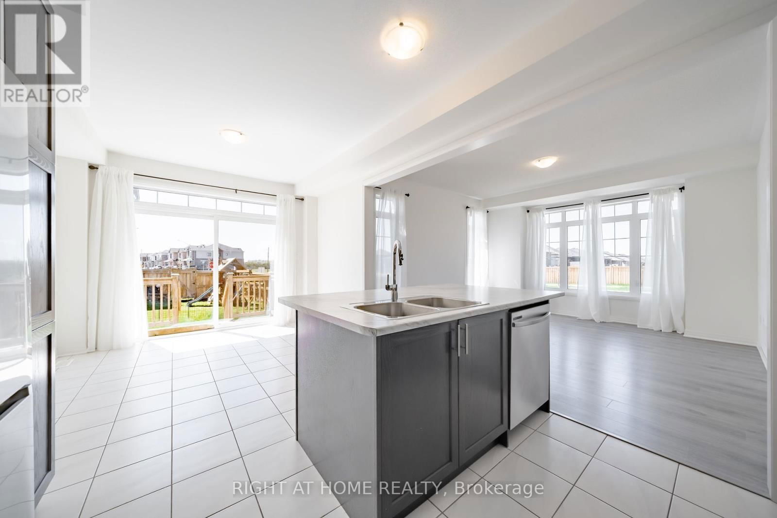 42 COPPERHILL HEIGHTS Image 18