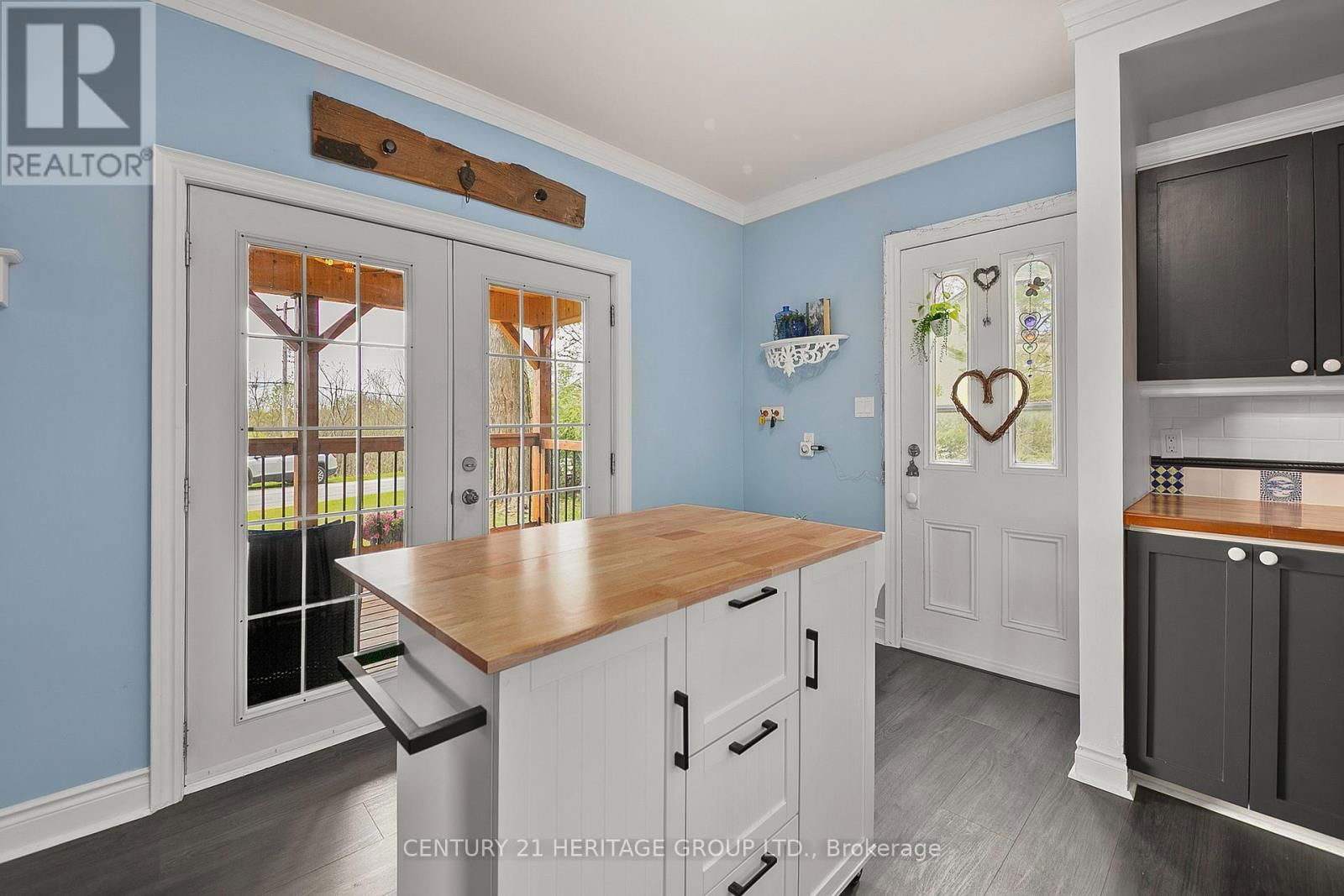 1672 RIDGE ROAD EAST Image 14
