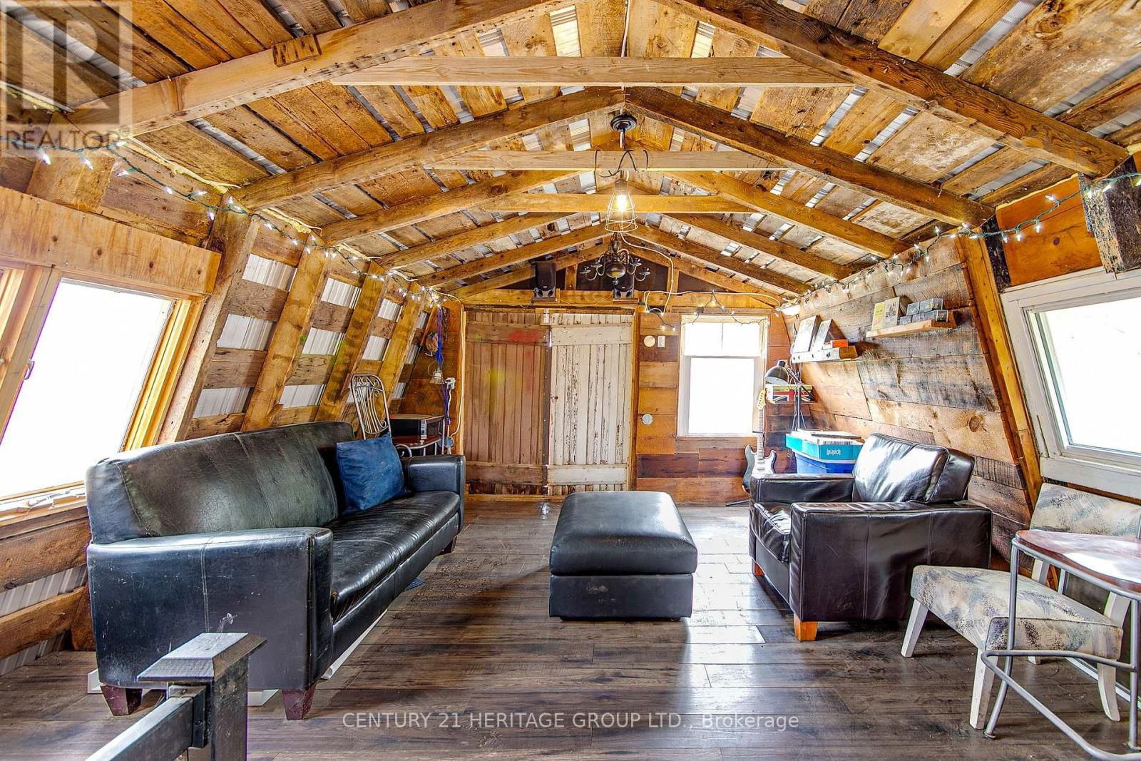 1672 RIDGE ROAD EAST Image 33
