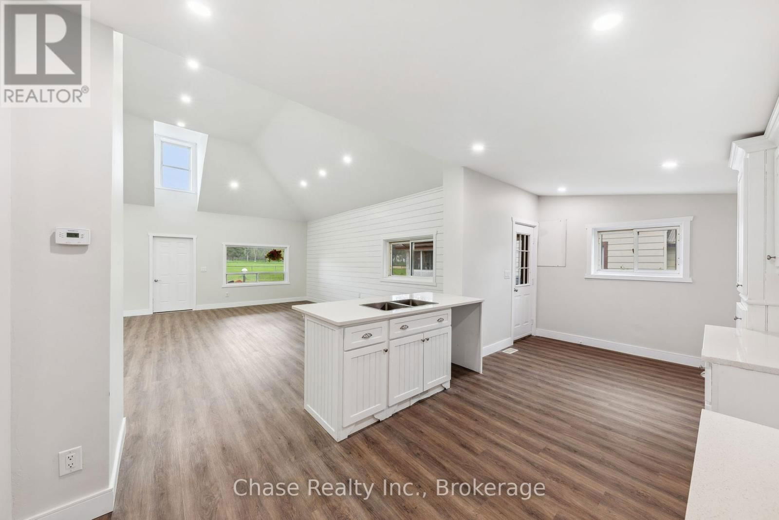 68 FOX STREET Image 11