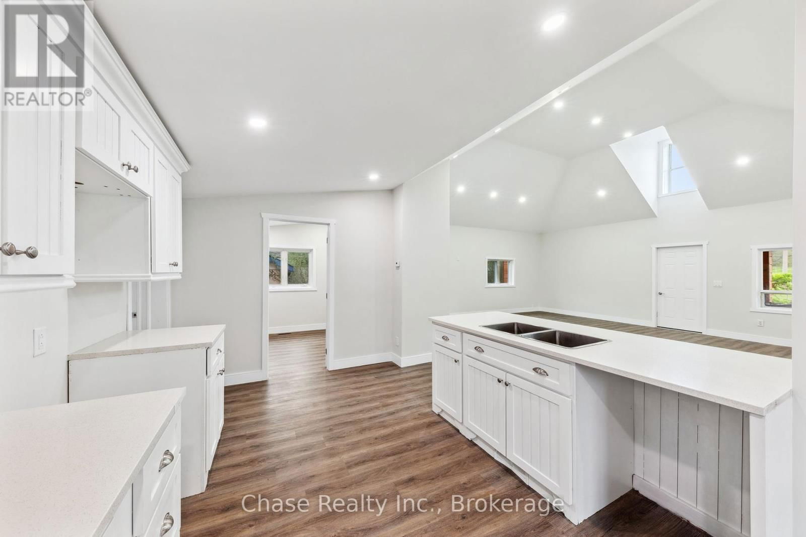 68 FOX STREET Image 12