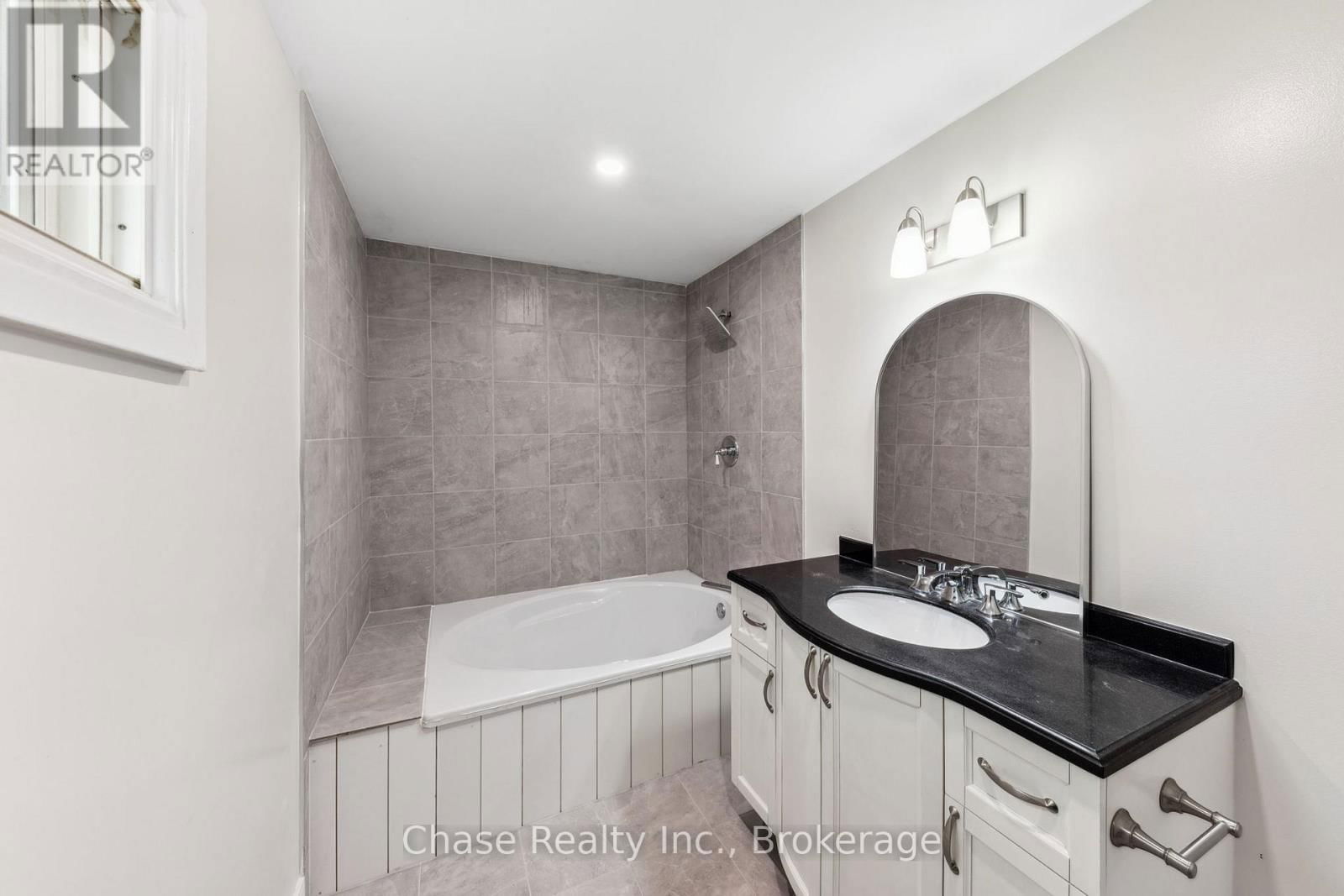 68 FOX STREET Image 13