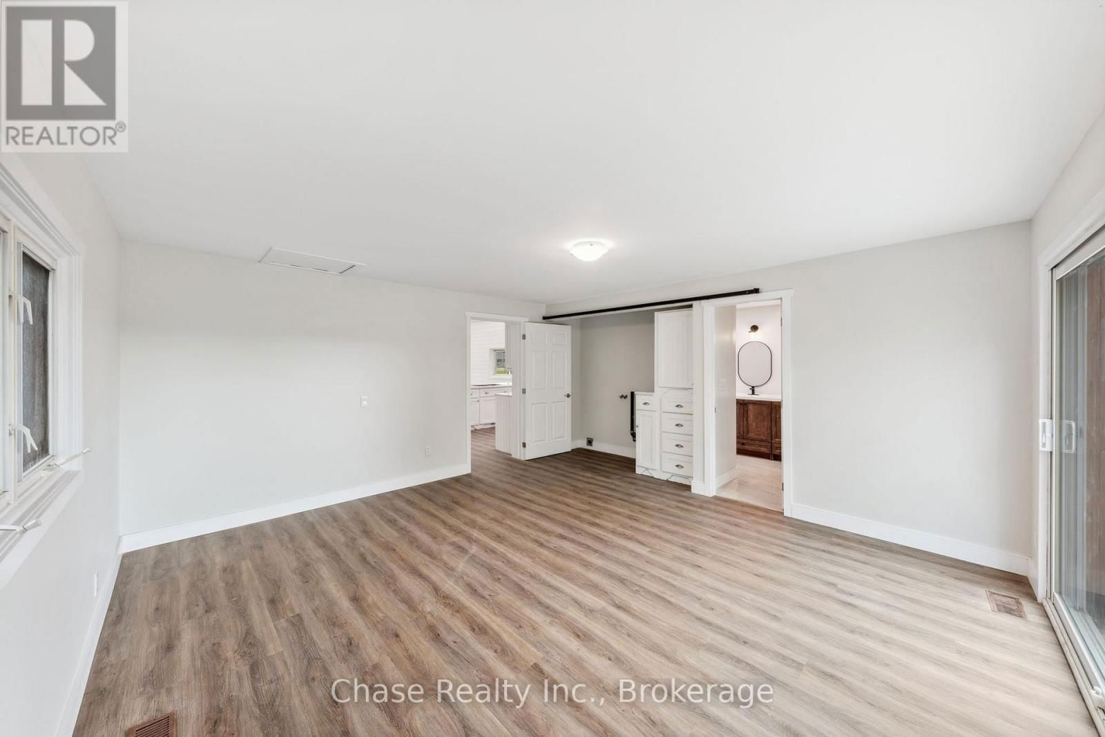 68 FOX STREET Image 17