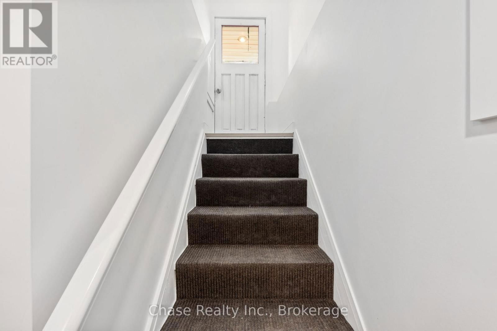 68 FOX STREET Image 22