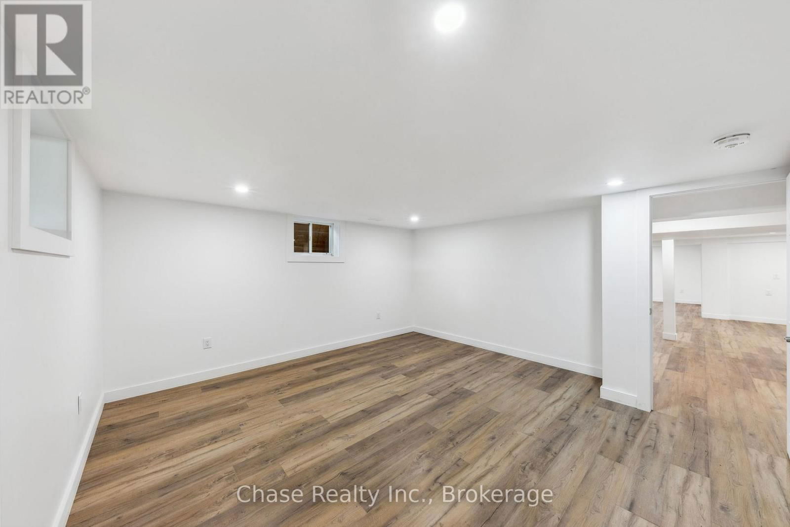 68 FOX STREET Image 26