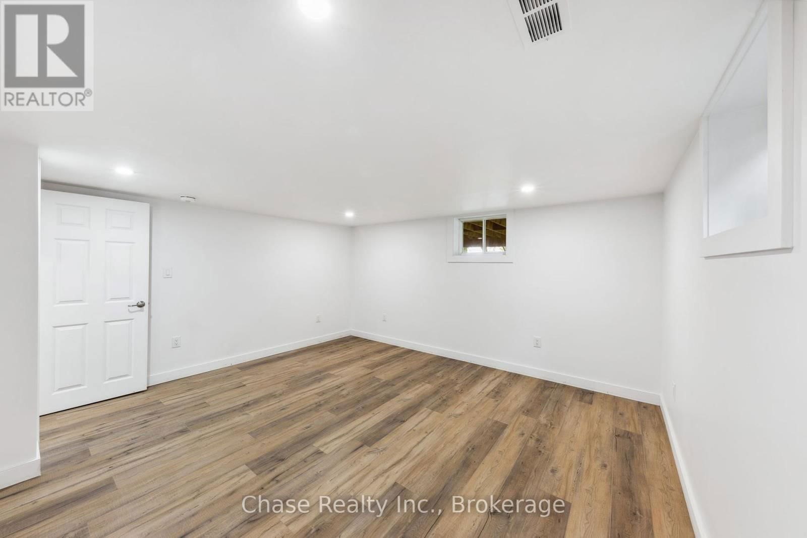 68 FOX STREET Image 27