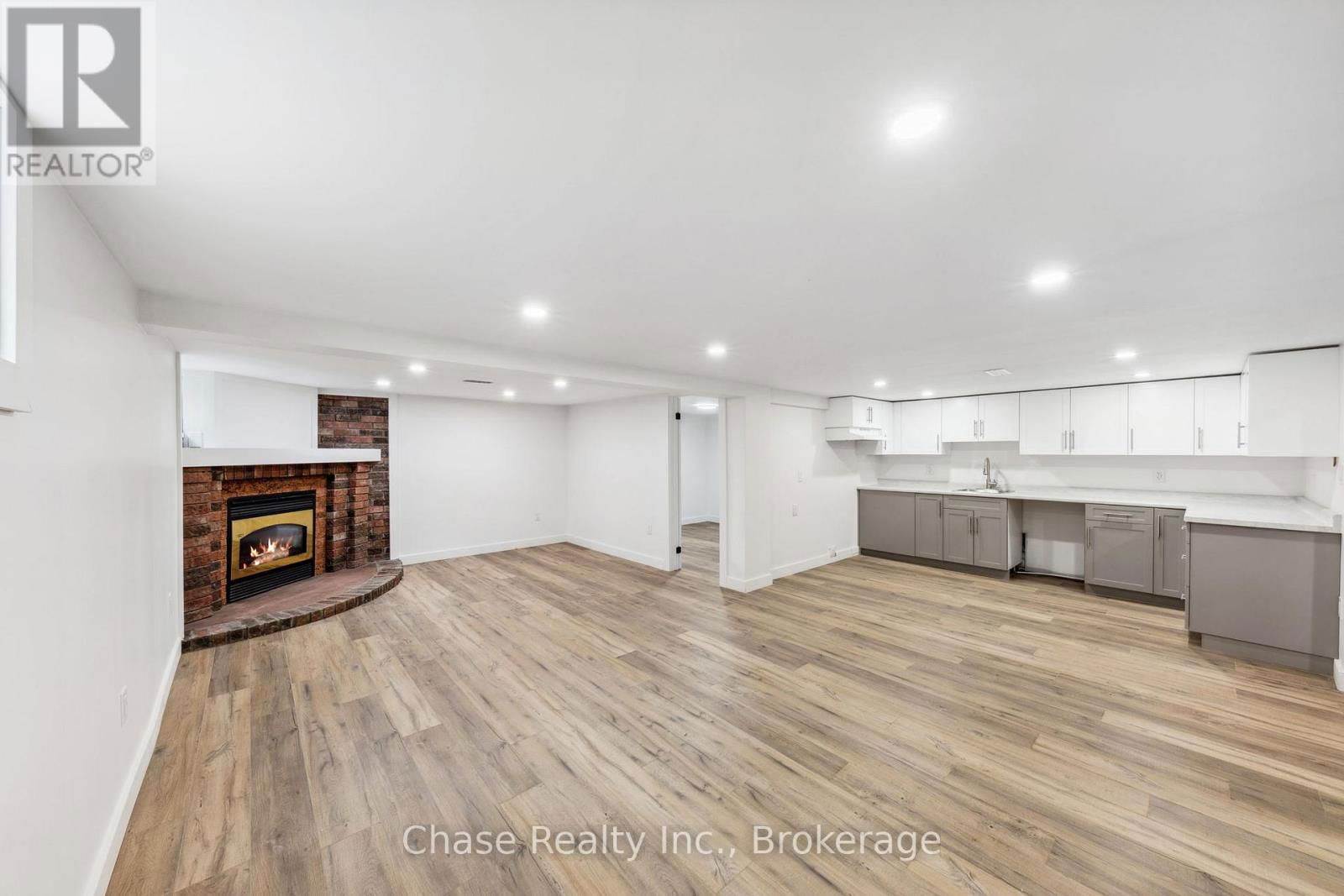 68 FOX STREET Image 30