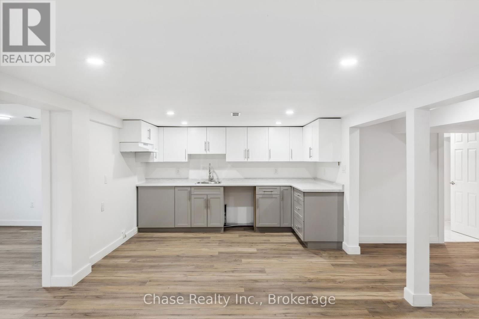 68 FOX STREET Image 31