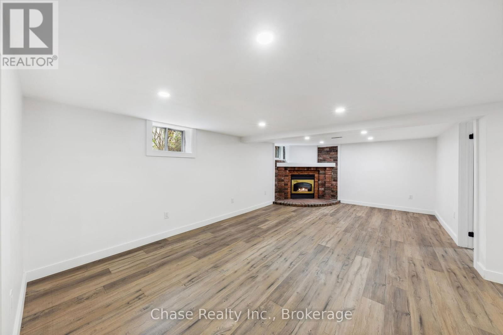 68 FOX STREET Image 32