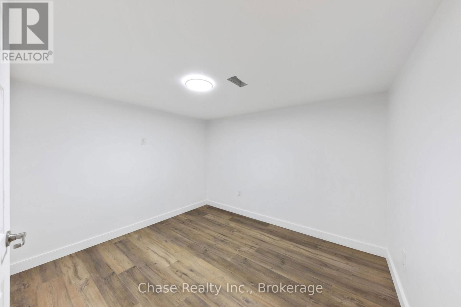 68 FOX STREET Image 33