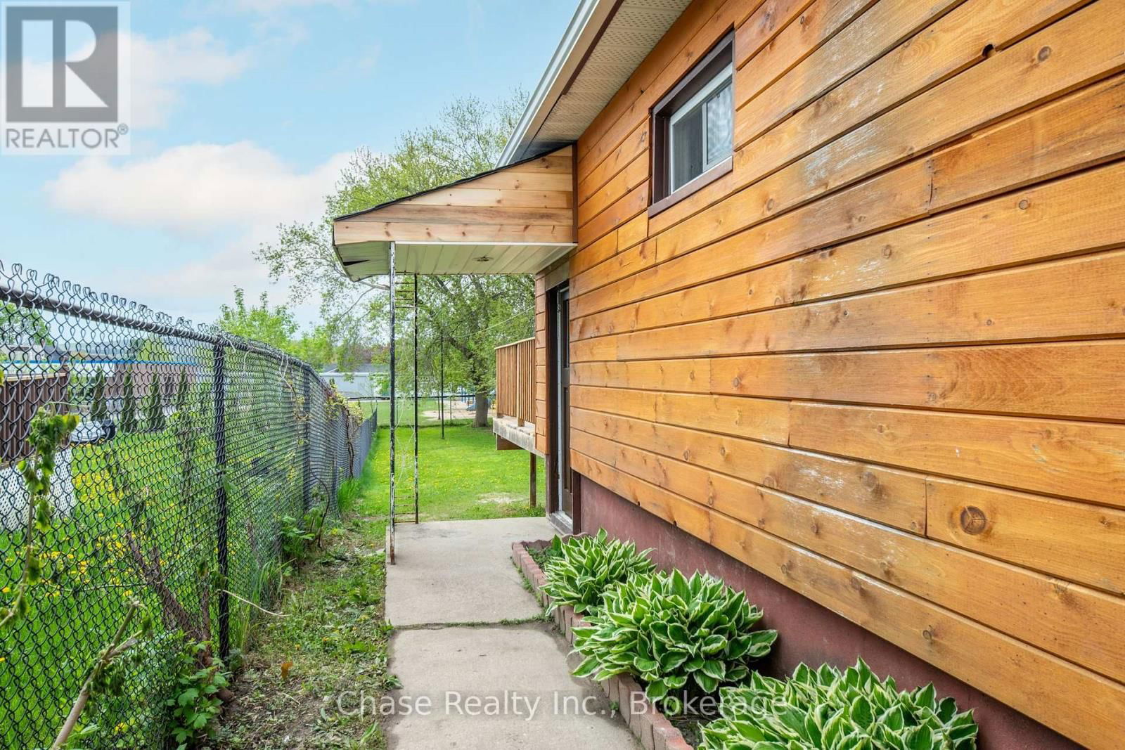 68 FOX STREET Image 37