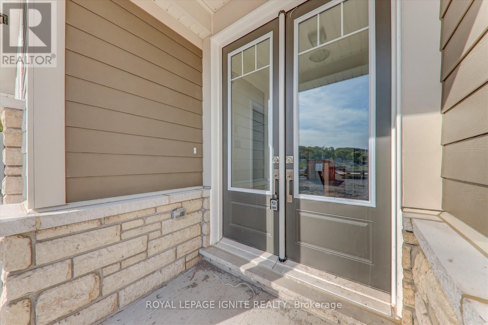 553 HUDSON CRESCENT Image 10