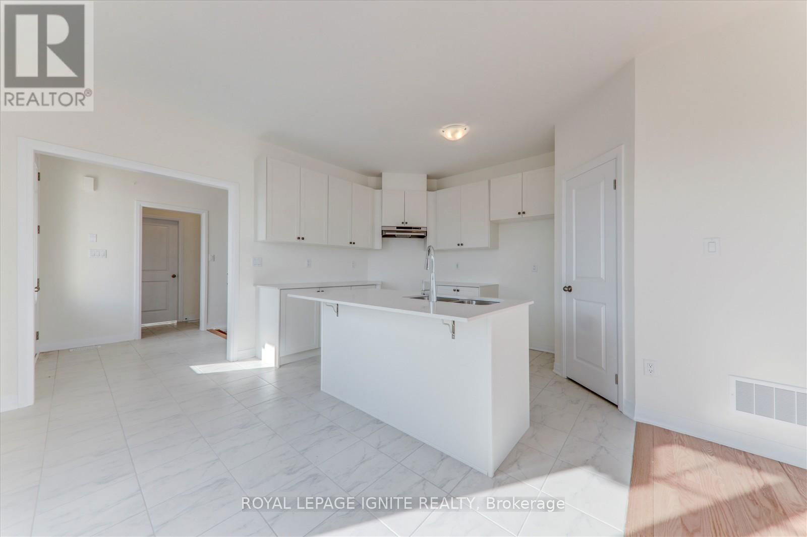 553 HUDSON CRESCENT Image 14