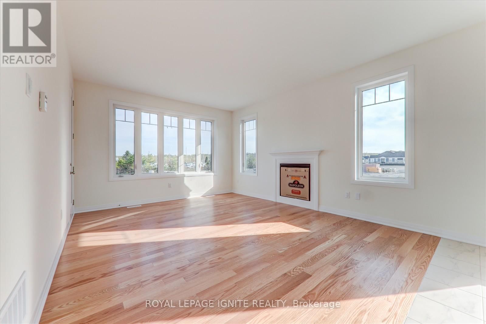 553 HUDSON CRESCENT Image 16
