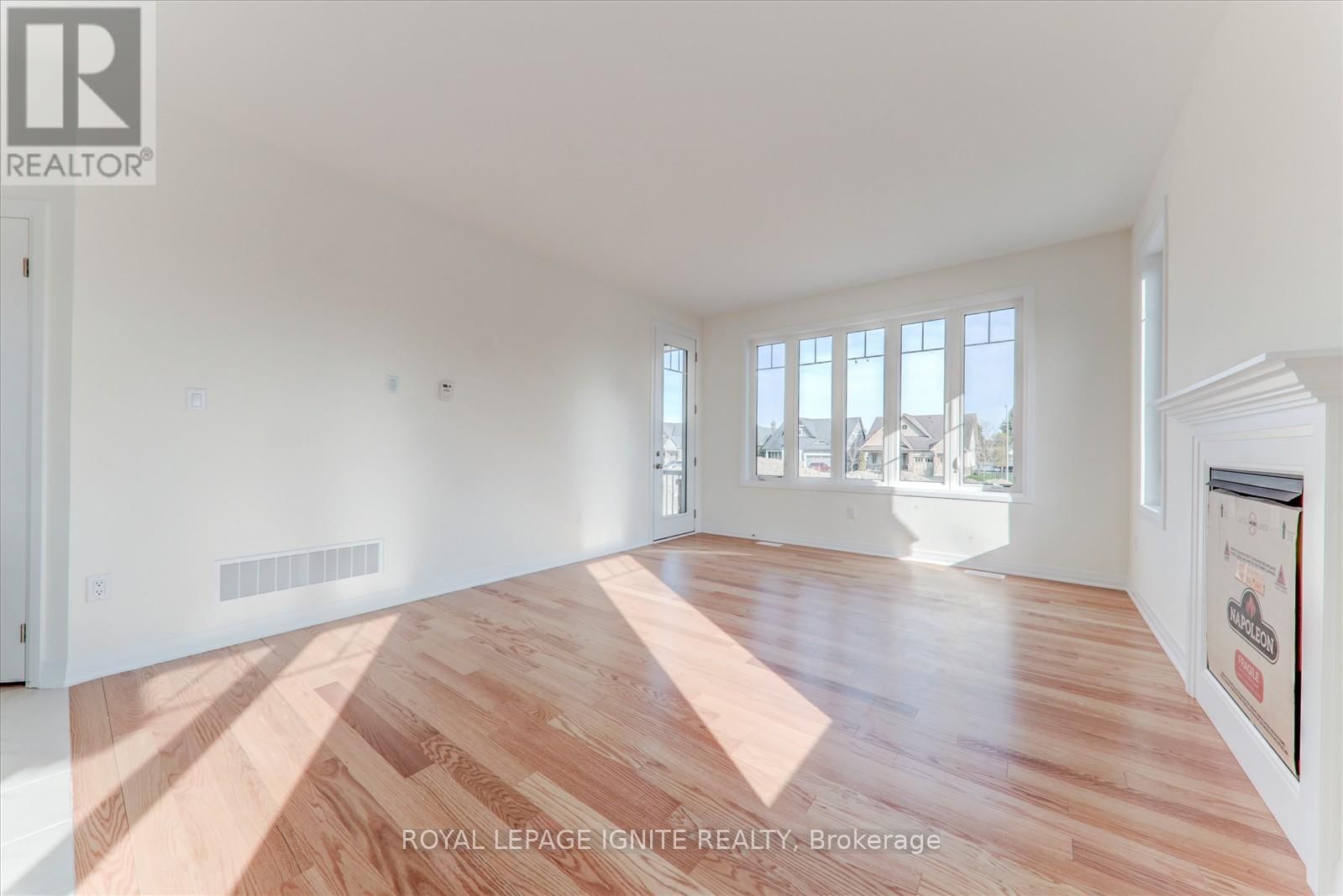 553 HUDSON CRESCENT Image 17